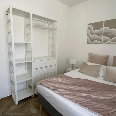 Domus Emilia Appartement *